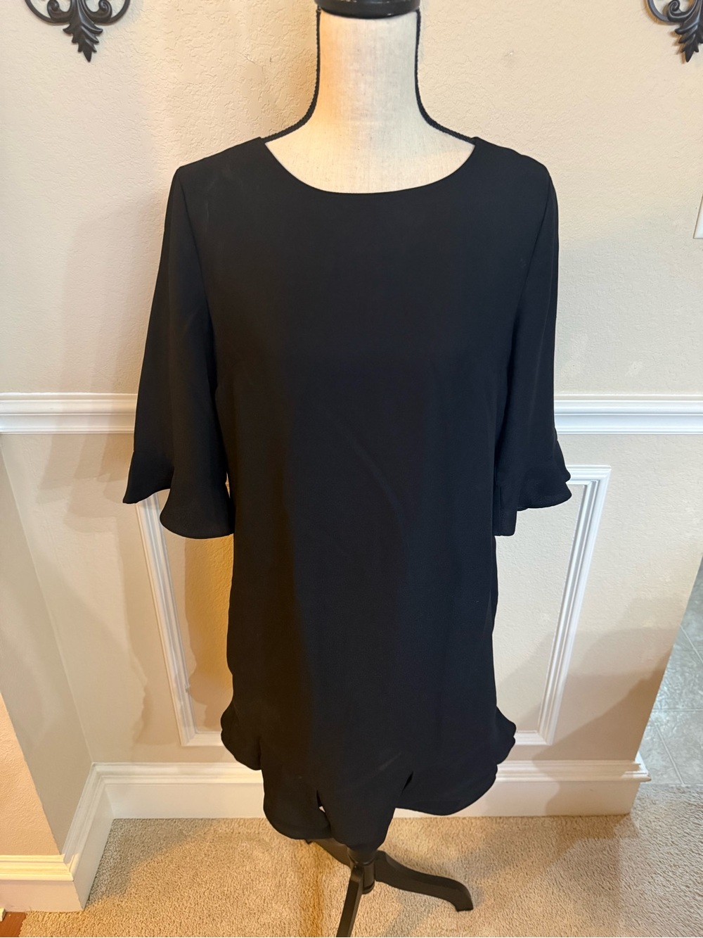 CeCe Women’s Black 3:4 Sleeve Ruffle-Hem Shift Dress. Size 8. Like New!